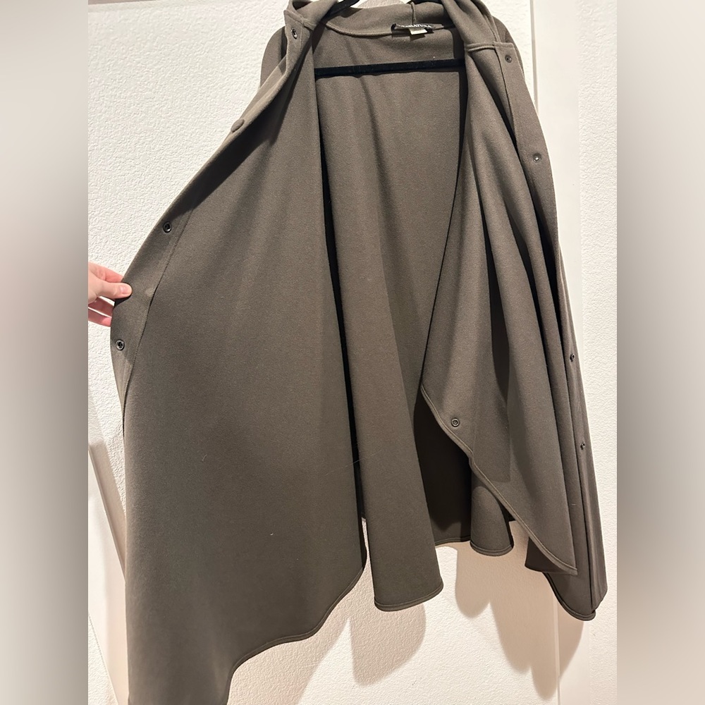 100% Wool Coloratura Cape - Picture 4 of 12